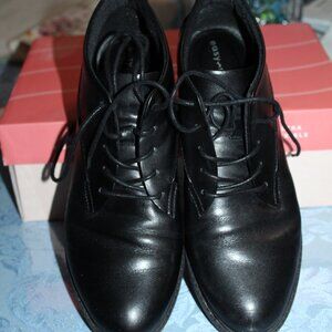 WOMENS EASY SPIRIT "LIDIA" BLACK OXFORD SHOES W/ LACE UP FRONTS